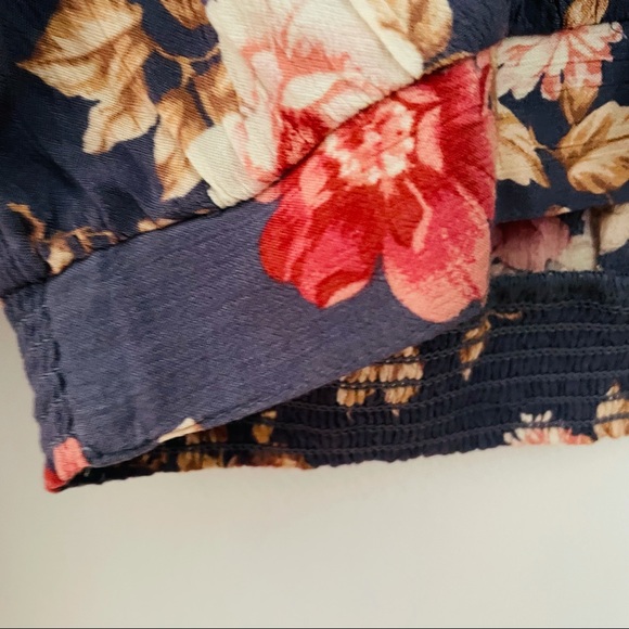 AMERICAN EAGLE Romantic Floral Long Sleeve V-Neck Blouse Top Size Medium - Picture 10 of 15